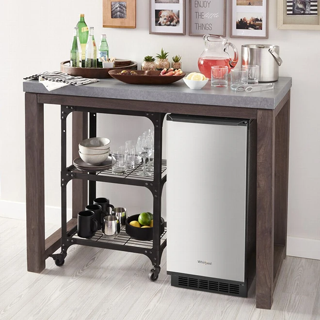 Whirlpool Ice Maker - Clear Ice Technology - 15-in - Stainless Steel - Capacity of 25-lb 6 Whirlpool Ice Maker - Clear Ice Technology - 15-in - Stainless Steel - Capacity of 25-lb - Image 4